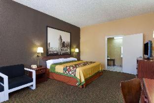 Super 8 by Wyndham Columbia - 9