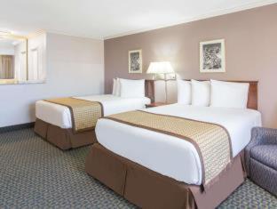 Days Inn by Wyndham Indio - 6