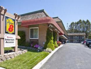 Super 8 by Wyndham Martinez - 2