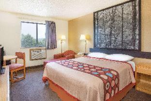 Super 8 by Wyndham Lexington VA - 9