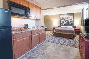 Super 8 by Wyndham Jamestown - 9