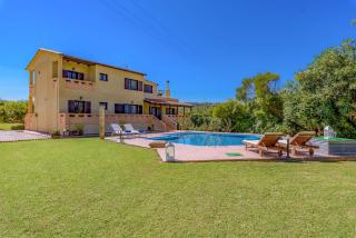 Exclusive Crete Villa Villa Alexia 4 Bedrooms Large Lawned Gardens Chania - 8
