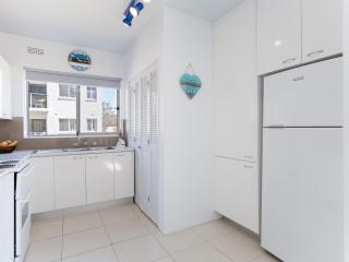 Krait Court, 1 6-8 Krait Cl - great 2 bedroom unit close to little beach - Nelson Bay - 3