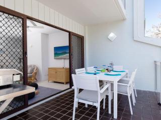 Krait Court, 1 6-8 Krait Cl - great 2 bedroom unit close to little beach - Nelson Bay - 1