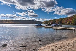 1 Mi to Jack Frost Ski Resort Water-View Retreat - Lake Harmony - 8