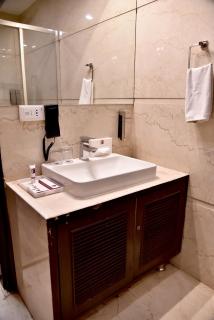 Clarks Inn Suites Gwalior - Gwalior - 2