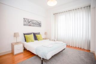 Liiiving in Porto | Light Spacious Apartment - Porto - 0