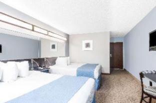 Microtel Inn & Suites Bath - 2