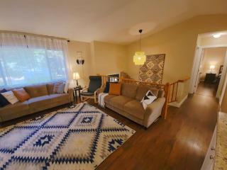 Indoor Pool, Firepit, Self Check-in, BBQ, FREE Amenities, KING Bed, Full Kitchen - Lake Ariel - 7