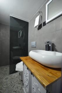 Downtown Two-bedrom Apartment - Tbilisi - 5