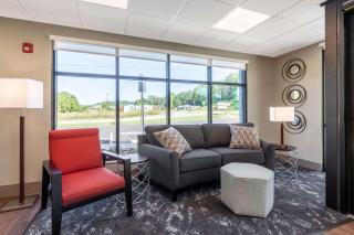 Econo Lodge - 4