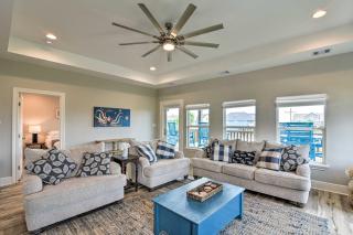 Deck and Ocean Views Home in Crystal Beach! - Patton Woods - 6