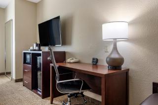 Comfort Inn & Suites Near Lake Lewisville - Corinth - 9