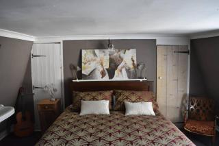Stunning 18th Century 5 Bed House Old-Town Hastings - 3