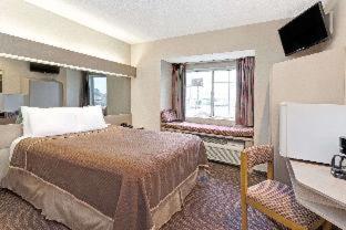 Red Lion Inn & Suites Elk Grove Village - Elk Grove Village - 4