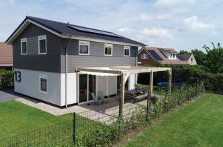 Große Familienvilla mit privat innen Jacuzzi & Sauna - Tzummarum - 5