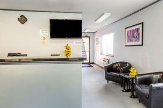 Rodeway Inn - 8