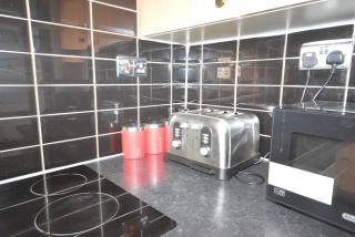 London Deluxe 6 Bedroom House - 3