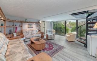 Renovated 2 Story 2 bed 2 bath Cabana Unit w/ On-Site Dolphin Tiki - 1