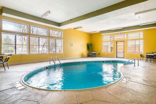 Quality Inn & Suites near I-80 and I-294 - Harvey - 3