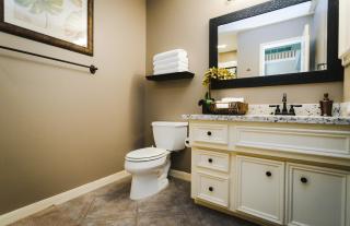 Walk to Bars and Restaurants, 2 mi from Stadiums and Theaters, Great for Groups - Houston - 3