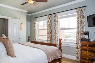 Almondy Inn Bed & Breakfast - Newport - 7