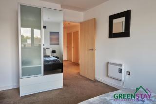"Clarence Court Newcastle" by Greenstay Serviced Accommodation - Stunning 1 Bed Apt In City Centre With Parking & Balcony-Sleeps 4 - Perfect For Contractors, Business Travellers, Couples & Families - Fast Wi-Fi - Long Stays Welcome - 5
