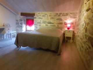 Gîte de charme la FENIERE dans Mas en pierres, 3 ch au calme, 80m2, nature, respect de l'environnement, piscine chauffée, sud Ardèche - Joyeuse - 2