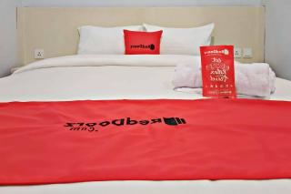 RedDoorz CBD Polonia Medan - Medan - 4