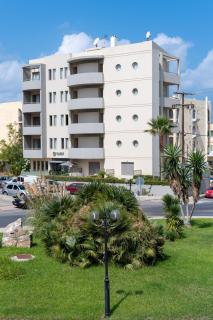 Icarus Apartments - 4