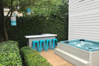 Walk to Bars and Restaurants, 2 mi from Stadiums and Theaters, Great for Groups - Houston - 0