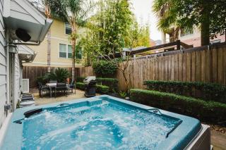Walk to Bars and Restaurants, 2 mi from Stadiums and Theaters, Great for Groups - Houston - 9
