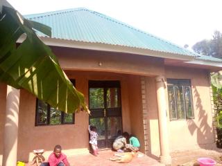 Davis Tours Home Stay - Kabale - 3