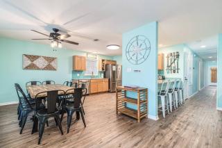 Zula Breeze Beach House, Sleeps 18, Private Heated Pool Spa, 3min Walk To The Beach, Pets Welcome, Fenced Yard - Destin - 2