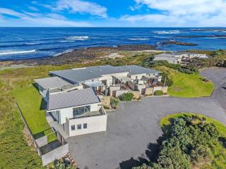Hearns Beachside Villa 3 - Port Fairy - 1