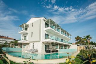 Blue Carpet Luxury Suites - Pefkochori - 7