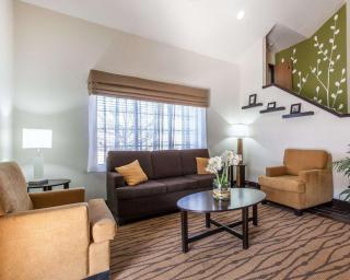 Sleep Inn & Suites Near I-90 and Ashtabula - 4