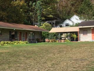 Lucky 7/ Rainbow motel - 3