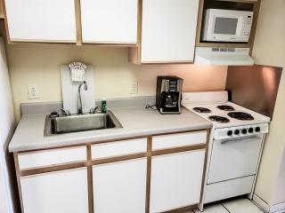 Oceanfront 1 Bedroom 2 Bath Suite Boardwalk 439 - Myrtle Beach - 4