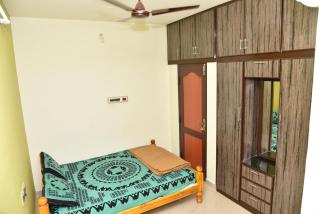 Thirumalai Home Stay - Group & Family Stay Room VL Swami Malai Temple - Kumbakonam - 2