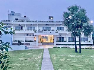 Riviera Beach Resort - Chīrāla - 0