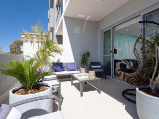 The Shoal 104 linen included and under 200m to beach - Shoal Bay - 0