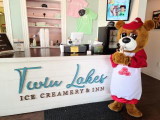 Twin Lakes Creamery, Grill & Inn - 9