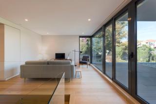 LovelyStay - Primrose 2BR Flat with Free Parking, AC and Balcony - Porto - 8