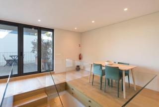 LovelyStay - Primrose 2BR Flat with Free Parking, AC and Balcony - Porto - 7