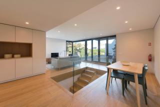 LovelyStay - Primrose 2BR Flat with Free Parking, AC and Balcony - Porto - 6
