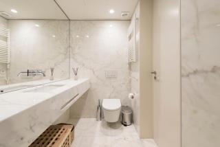 LovelyStay - Primrose 2BR Flat with Free Parking, AC and Balcony - Porto - 5