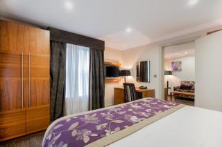 Ramada by Wyndham Cheltenham - 1