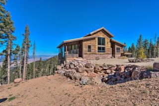 Luxury Ski-InandOut Getaway with Hot Tub and Views! - 2