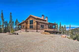 Luxury Ski-InandOut Getaway with Hot Tub and Views! - 1